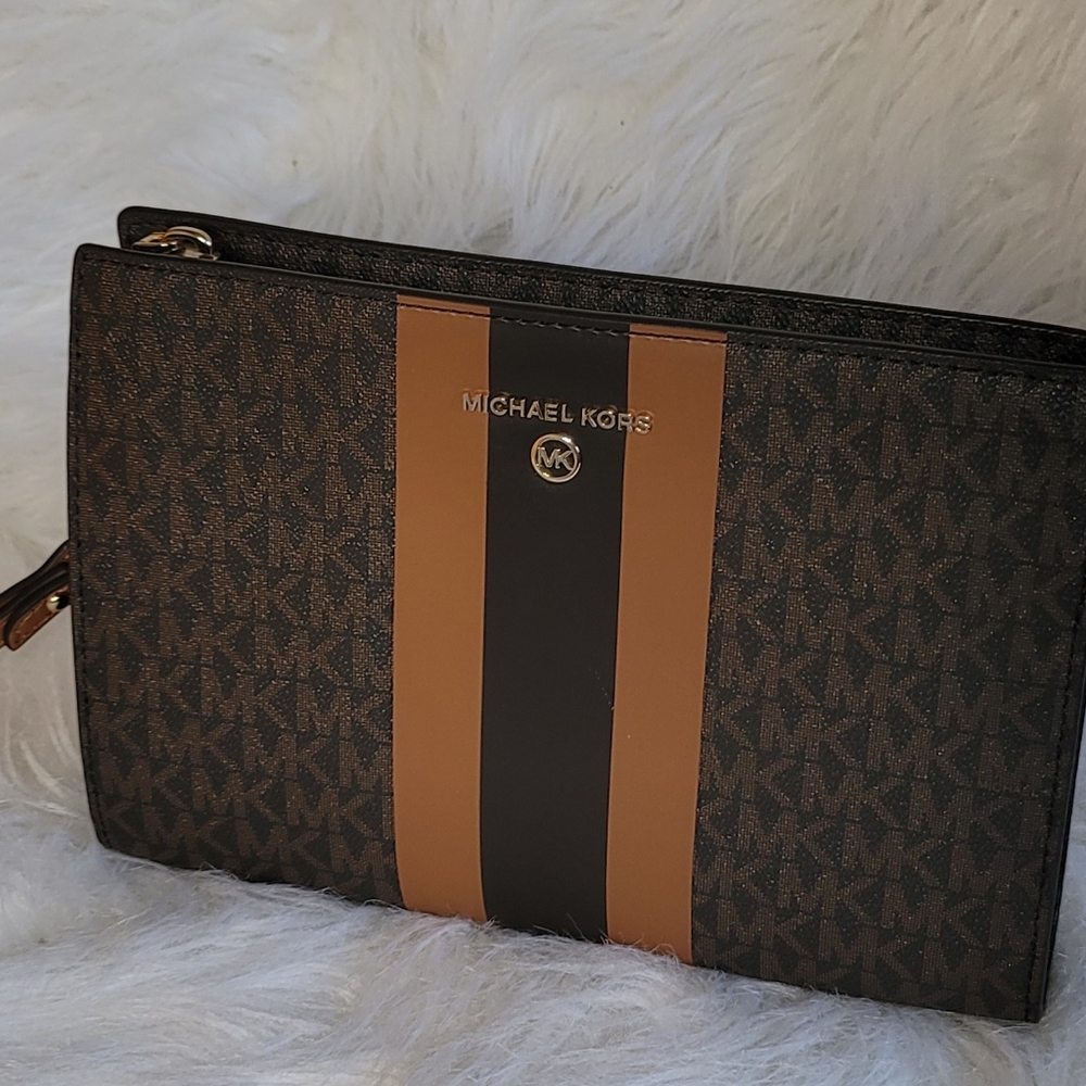 Michael kors wristlet